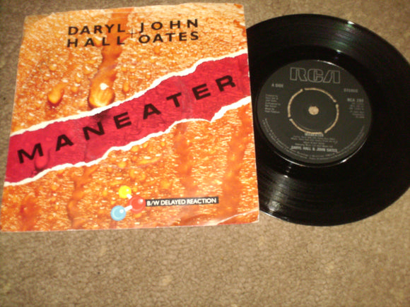 Daryl Hall And John Oates - Maneater